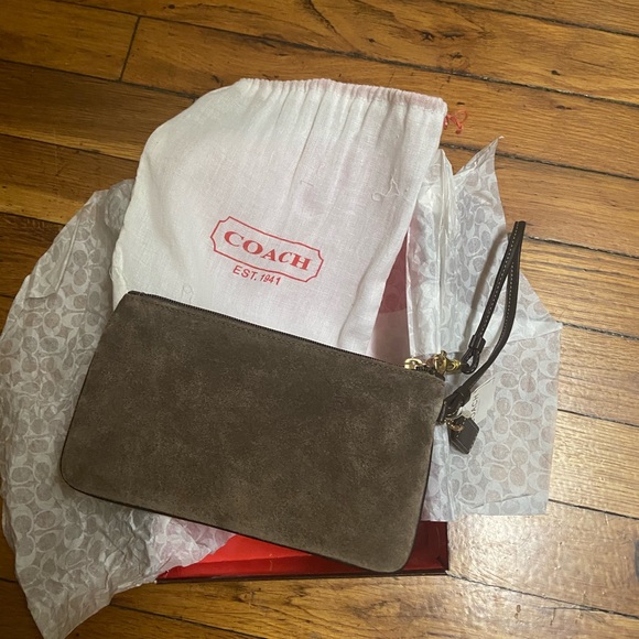 NWT COACH Wristlet - Picture 4 of 8